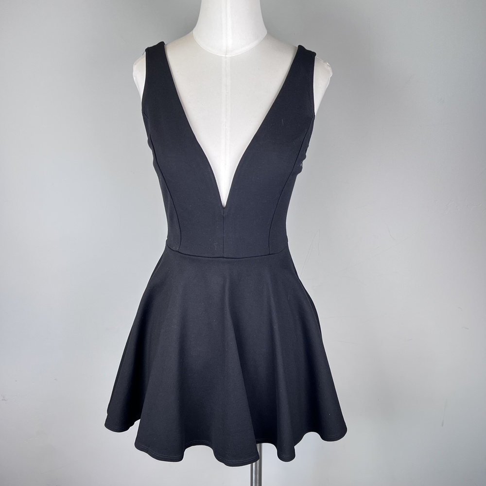 SOLD ON THRED UP - Lulu's Romper/Dress (hidden shorts) Black Deep-V Circle Skirt - Picture 2 of 16